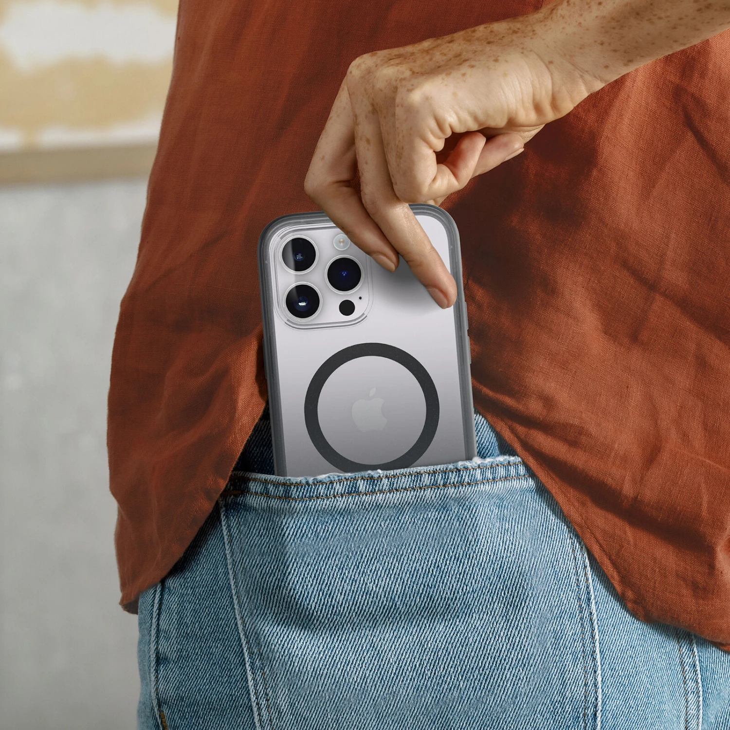 Coque IPhone 14 Pro Max Lumen Series Obsidian (Black) 4 Coque IPhone 14 Pro Max Lumen Series Obsidian (Black) – Image 2