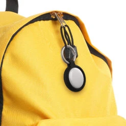 Coque Apple AirTag Sleek Case Black -Magasin D'Accessoires Mobiles sleek airtag black on bag 4