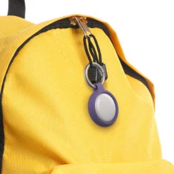 Coque Apple AirTag Sleek Case Reset Purple -Magasin D'Accessoires Mobiles sleek airtag reset purple on bag 4