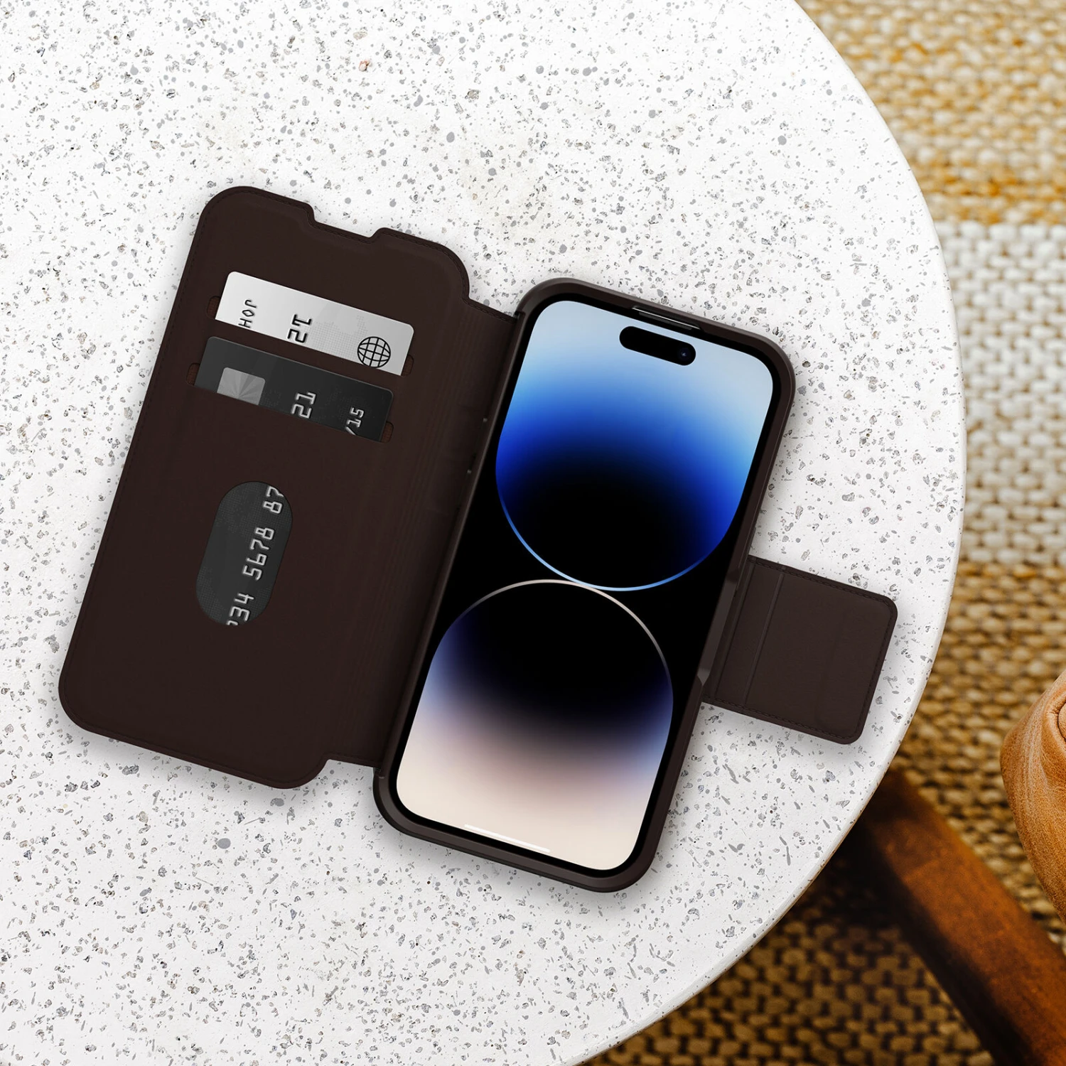 Coque IPhone 14 Pro Coque Strada Series Espresso (Brown) 6 Coque IPhone 14 Pro Coque Strada Series Espresso (Brown) – Image 4