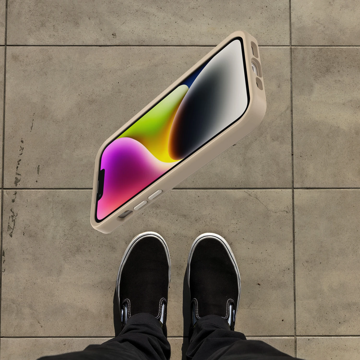 Coque IPhone 14 Et IPhone 13 Symmetry Series Don't Even Chai (Brown) 6 Coque IPhone 14 Et IPhone 13 Symmetry Series Don't Even Chai (Brown) – Image 4