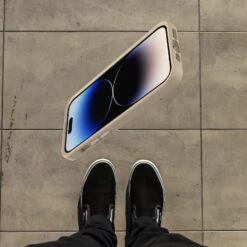 Coque IPhone 14 Pro Symmetry Series Don't Even Chai (Brown) -Magasin D'Accessoires Mobiles symmetry iphc22 dontevenchai 4