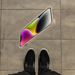 Coque IPhone 14 Et IPhone 13 Symmetry Series Avec MagSafe Don't Even Chai (Brown) -Magasin D'Accessoires Mobiles symmetry plus ipha22 dont even chai 3