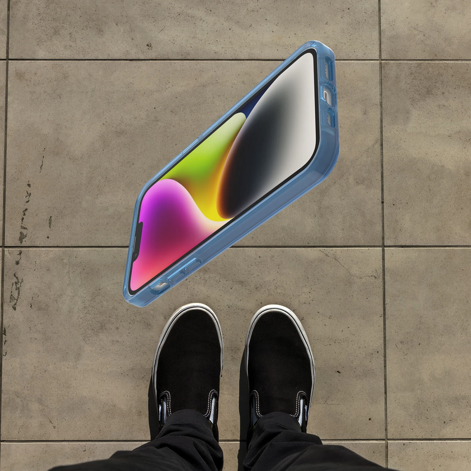 Coque IPhone 14 Plus Symmetry+ Series Clear Avec MagSafe Vintage Strawberry (Blue) 4 Coque IPhone 14 Plus Symmetry+ Series Clear Avec MagSafe Vintage Strawberry (Blue) – Image 2