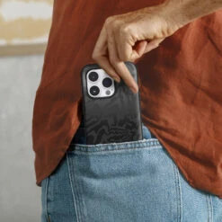 Coque IPhone 14 Pro Symmetry Series Avec MagSafe Rebel (Black) -Magasin D'Accessoires Mobiles symmetry plus iphc22 rebel 2